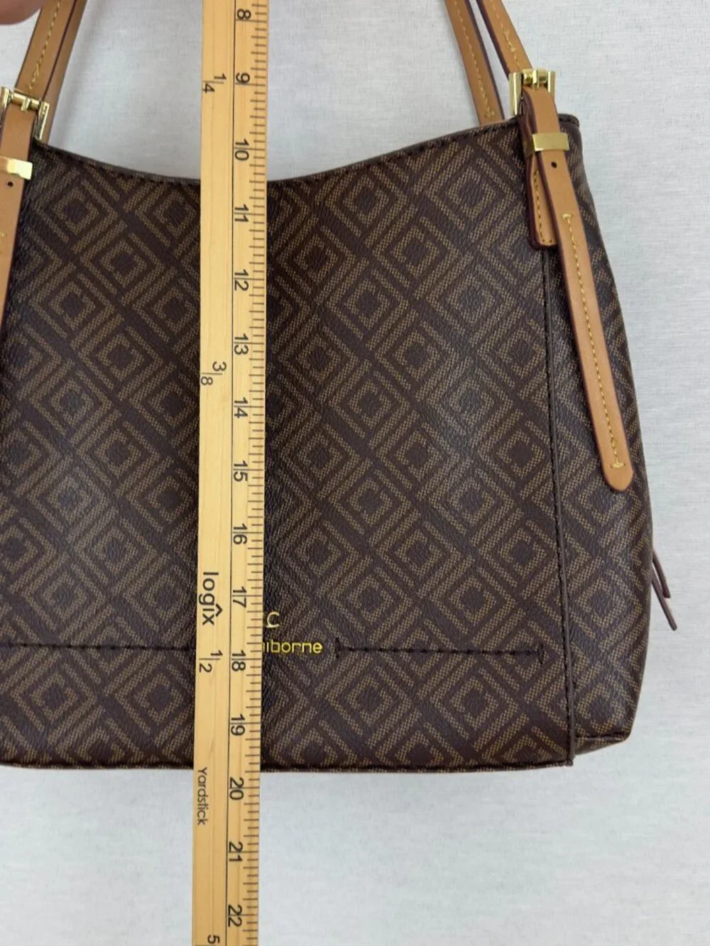LIZ CLAIBORNE GEOMETRIC BROWN SHOULDER BAG GOLD HARDWARE ZIP SNAP INNER POCKETS